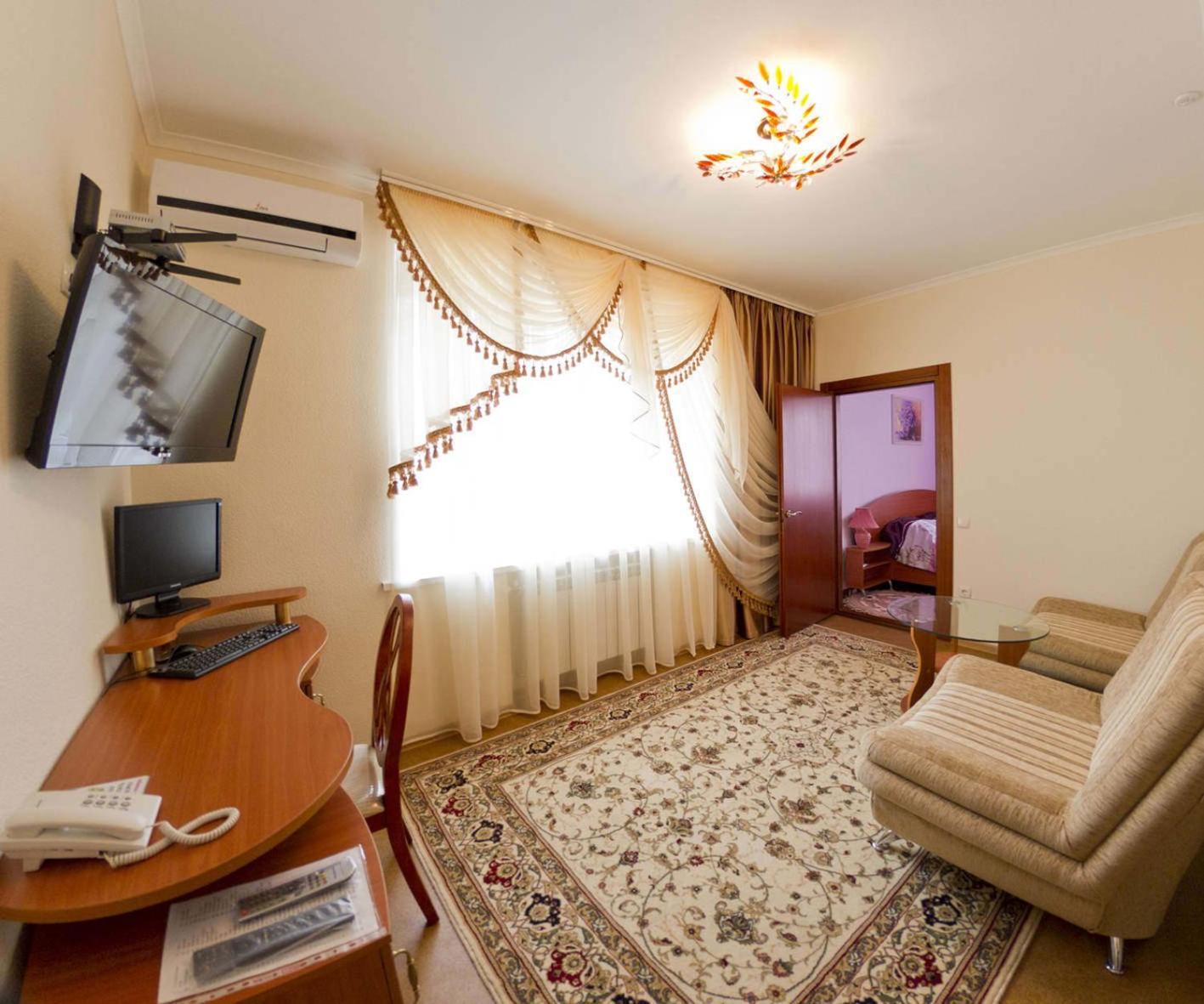 Kristina Hotel Zaporizhia Екстериор снимка